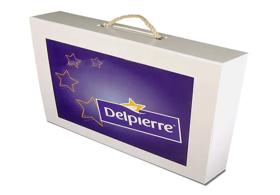 DELPIERRE - Valisette rembordée de papier brillant pelliculé avec impression delpierre découpe rectangle rembordé pour insérer une cordelette garde unie a l’intérieur en pelliculé avec pochette adhésive