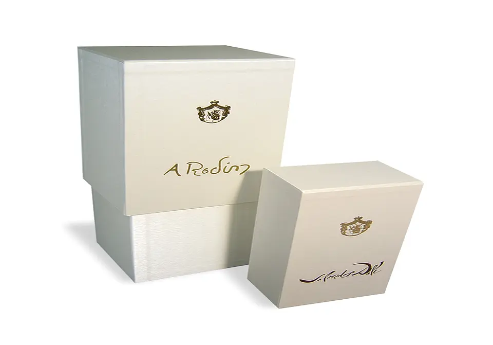 Fonderie d'Art - Boîtes cloche contrecollées rembordées de « Balacron » – dorure à chaud.