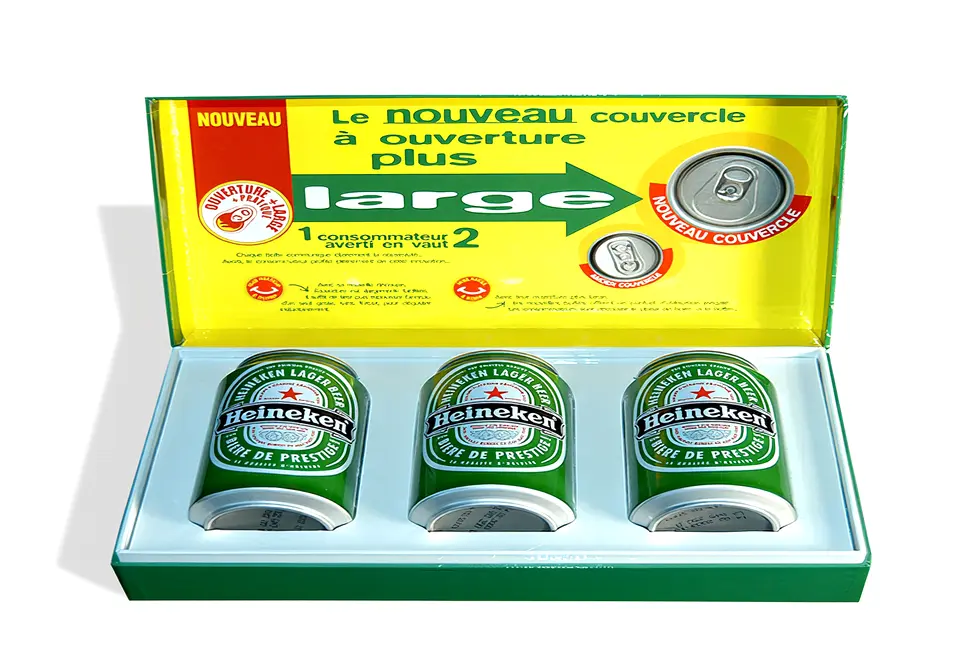 HEINEKEN - Coffret avec couvercle emboîtant contrecollé rembordé d’un papier couché – impression quadrichromie – pelliculage brillant – grille de calage en carton contrecollé de couché brillant pelliculé.