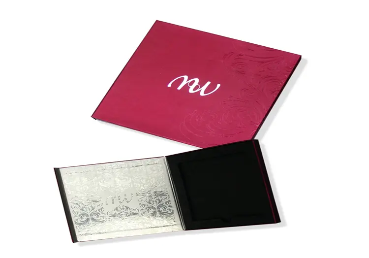 MV - Casino - Coffret avec couvercle à rabat aimanté contrecollé rembordé d’un papier couché