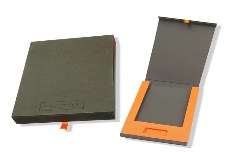 Coffret avec couvercle à rabat aimanté contrecollé rembordé de toile