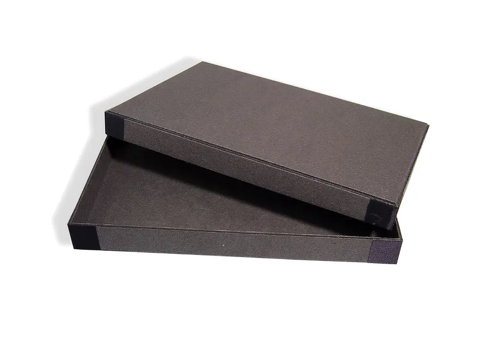 SC - Boîte cloche en carton celloderme noir brut – coins assemblés avec bandes toile.